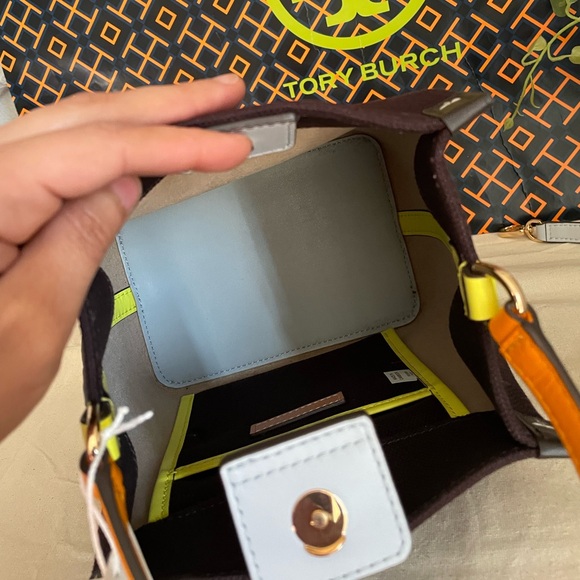 New✨authentic blake canvas color -block bucket bag - Picture 9 of 15